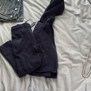 Kids GAP Navy blue sweat suit, size 6/7
